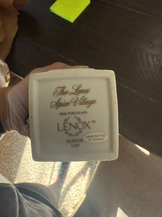 1989 Lenox Spice Village 1st edition-Garlic